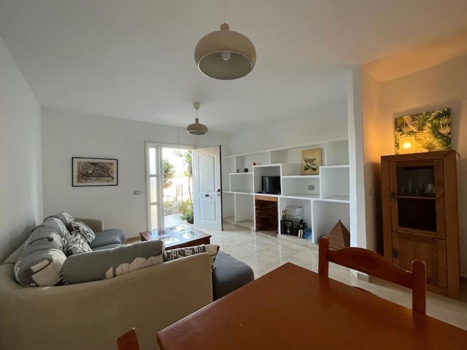 Playa Chica Apt With Terrace 100 M From The Sea Пуэрто дель Кармен Экстерьер фото