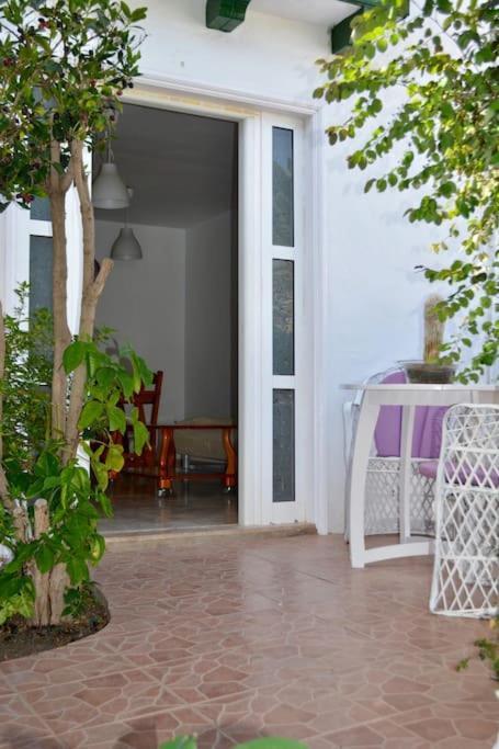 Playa Chica Apt With Terrace 100 M From The Sea Пуэрто дель Кармен Экстерьер фото